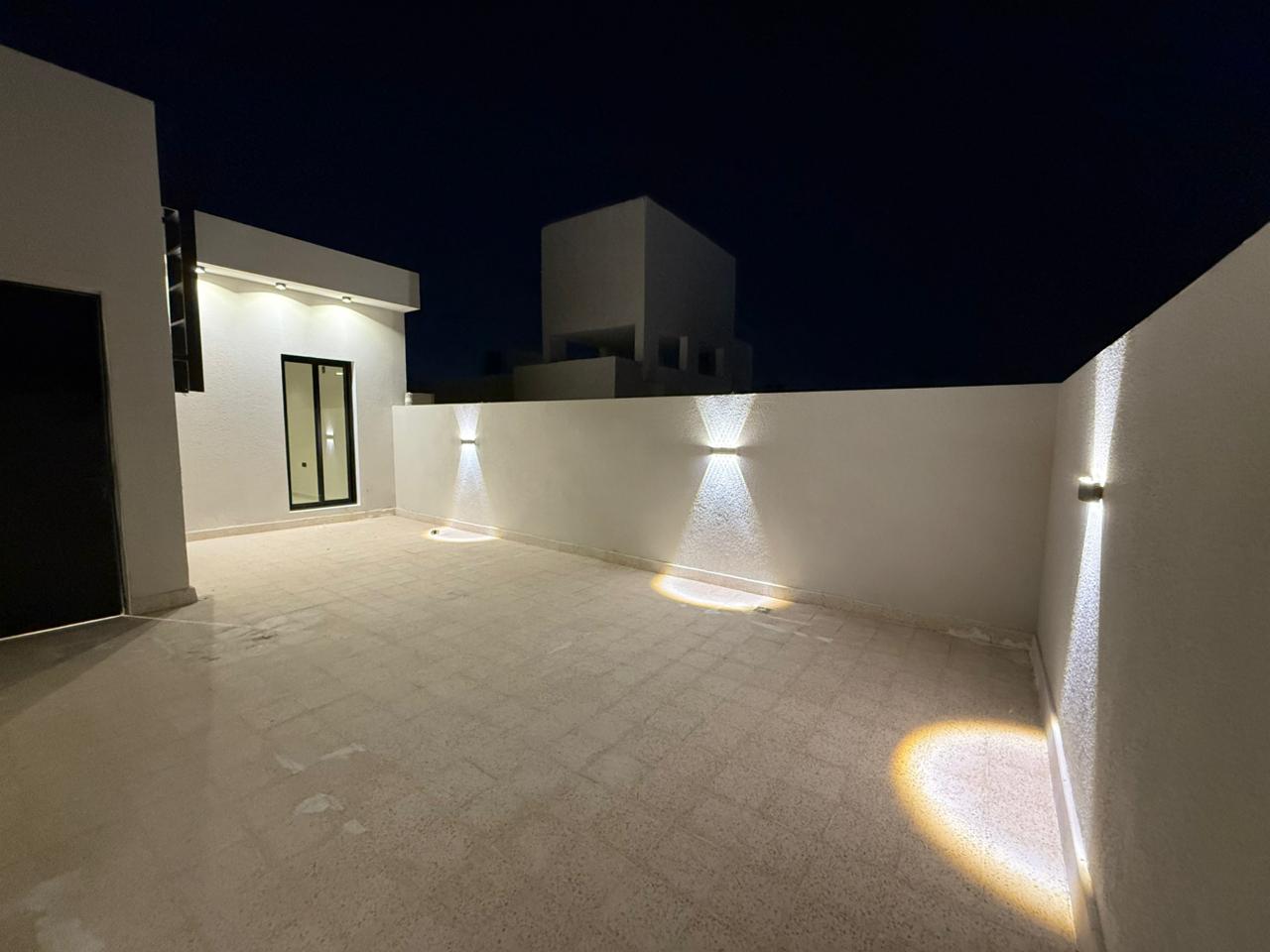 تاون هاوس علوي بحي العزيزية  جنوب الرياض