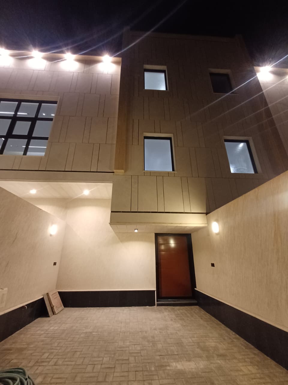 دور أول بحي المونسية شرق الرياض